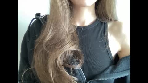 Snapshot of marinalovenow chatting on 02-24-25, 09:32 Marina online show from 02-24-25, 09:32
