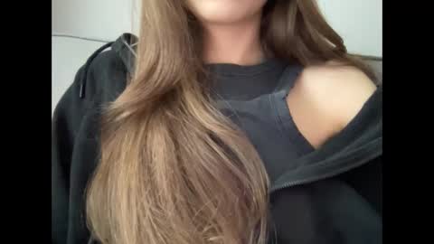 Snapshot of marinalovenow chatting on 03-05-25, 06:12 Marina online show from 03-05-25, 06:12