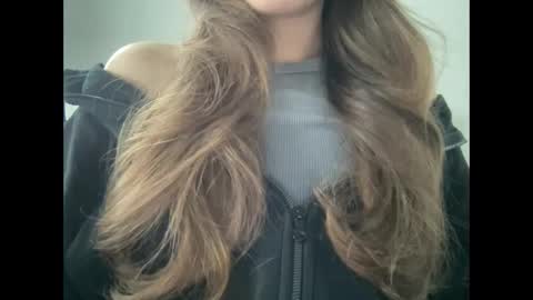 Snapshot of marinalovenow chatting on 10-27-25, 07:45 Marina online show from 10-27-25, 07:45