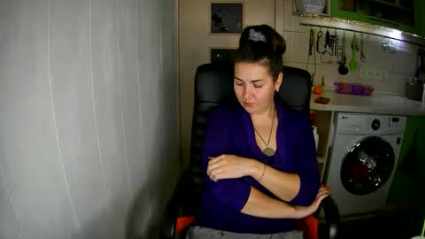 Snapshot of marinettaqhot chatting on 12-23-24, 10:33 MarinettaQhot online show from 12-23-24, 10:33