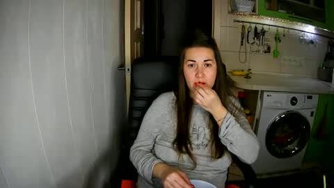 Snapshot of marinettaqhot chatting on 12-26-24, 08:11 MarinettaQhot online show from 12-26-24, 08:11