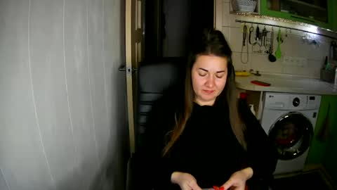 Snapshot of marinettaqhot chatting on 12-27-24, 04:32 MarinettaQhot online show from 12-27-24, 04:32