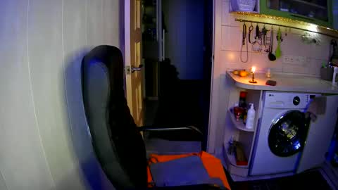 Snapshot of marinettaqhot chatting on 12-28-24, 05:03 MarinettaQhot online show from 12-28-24, 05:03