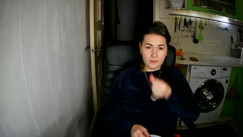 Snapshot of marinettaqhot chatting on 12-29-24, 04:19 MarinettaQhot online show from 12-29-24, 04:19