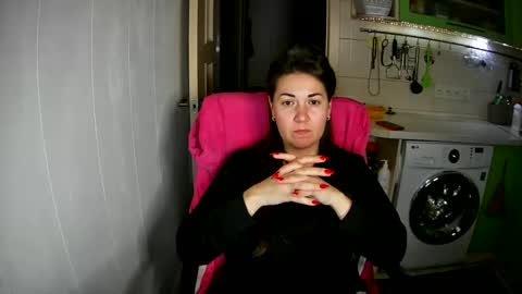 Snapshot of marinettaqhot chatting on 01-12-25, 04:00 MarinettaQhot online show from 01-12-25, 04:00