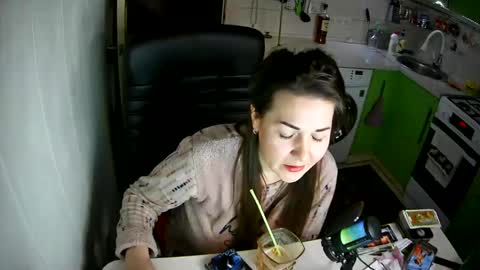 Snapshot of marinettaqhot chatting on 02-15-25, 08:43 MarinettaQhot online show from 02-15-25, 08:43