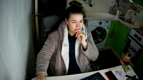 Snapshot of marinettaqhot chatting on 02-17-25, 06:48 MarinettaQhot online show from 02-17-25, 06:48