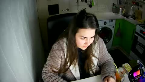 Snapshot of marinettaqhot chatting on 02-24-25, 12:09 MarinettaQhot online show from 02-24-25, 12:09