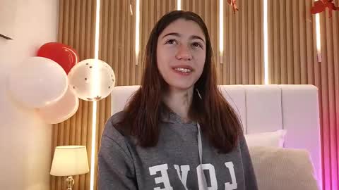 Snapshot of marinette_lux chatting on 02-12-26, 01:17 marinette online show from 02-12-26, 01:17