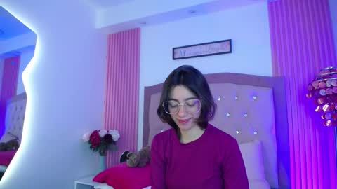 Snapshot of marinette_lux chatting on 03-10-26, 06:24 marinette online show from 03-10-26, 06:24