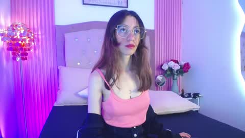 Snapshot of marinette_lux chatting on 03-24-26, 04:45 marinette online show from 03-24-26, 04:45