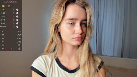 Alivia. online show from 12-22-24, 08:27