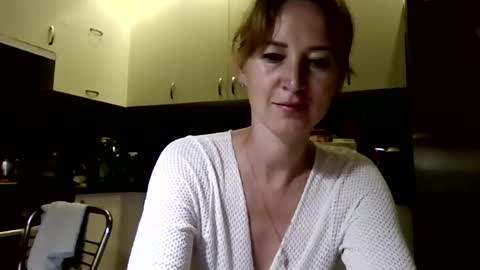 Snapshot of marizafouset chatting on 06-11-26, 08:29 MarizaFouset online show from 06-11-26, 08:29