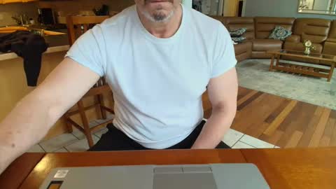 Snapshot of mark48130 chatting on 02-27-25, 03:15 Mark online show from 02-27-25, 03:15