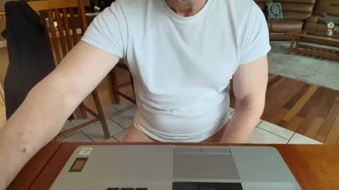 Snapshot of mark48130 chatting on 03-01-25, 03:05 Mark online show from 03-01-25, 03:05