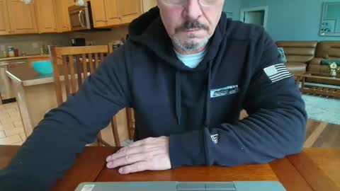 Snapshot of mark48130 chatting on 03-02-25, 03:16 Mark online show from 03-02-25, 03:16