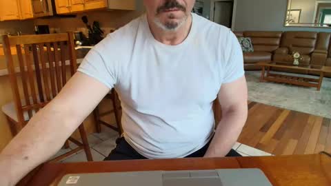 Snapshot of mark48130 chatting on 03-05-25, 01:06 Mark online show from 03-05-25, 01:06