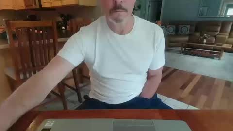 Snapshot of mark48130 chatting on 10-11-25, 06:28 Mark online show from 10-11-25, 06:28