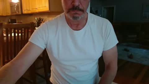 Snapshot of mark48130 chatting on 10-27-25, 01:26 Mark online show from 10-27-25, 01:26