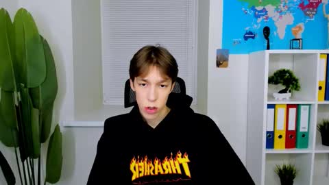 Snapshot of mark_branston chatting on 10-06-25, 10:45 Mark online show from 10-06-25, 10:45