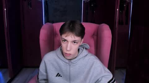 Snapshot of mark_branston chatting on 10-19-25, 10:49 Mark online show from 10-19-25, 10:49