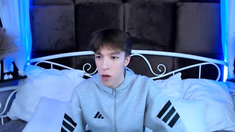 Snapshot of mark_branston chatting on 11-16-25, 10:32 Mark online show from 11-16-25, 10:32