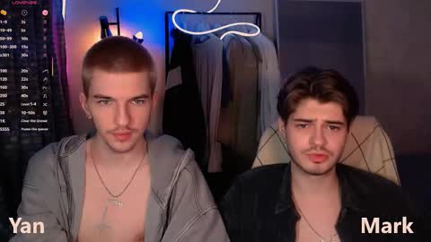 Snapshot of mark_sun chatting on 11-22-25, 08:19 Mark online show from 11-22-25, 08:19