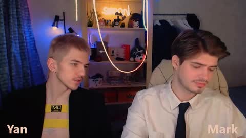 Snapshot of mark_sun chatting on 12-19-25, 04:41 Mark online show from 12-19-25, 04:41