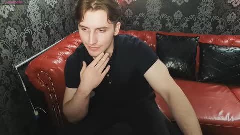 Snapshot of mark_yeti chatting on 11-12-25, 01:00 Mark online show from 11-12-25, 01:00