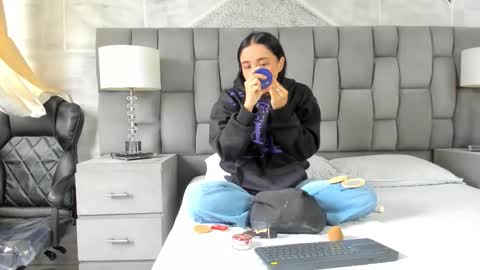 Snapshot of markandphilip chatting on 10-25-25, 12:13 markandphilip online show from 10-25-25, 12:13