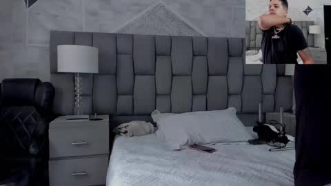 Snapshot of markandphilip chatting on 10-29-25, 12:40 markandphilip online show from 10-29-25, 12:40