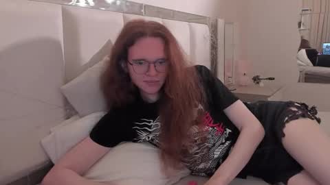 Snapshot of markglover chatting on 11-13-25, 10:25 Mark online show from 11-13-25, 10:25