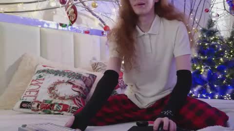 Snapshot of markglover chatting on 12-17-25, 03:40 Mark online show from 12-17-25, 03:40