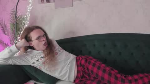 Snapshot of markglover chatting on 12-21-25, 07:04 Mark online show from 12-21-25, 07:04