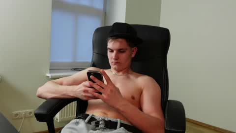 Snapshot of markymark_k chatting on 04-29-26, 05:52 Marky mark online show from 04-29-26, 05:52