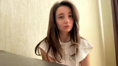 Mia online show from 04-29-26, 07:45