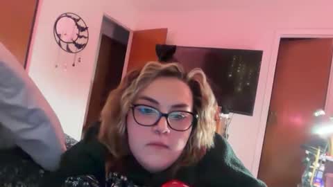 maroon_moon online show from 11-23-25, 12:10