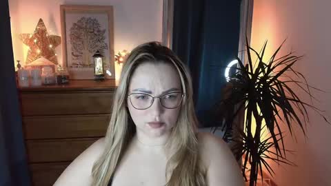 Maria  online broadcast from Tuesday to Suturday from 6 pm to 12 pm Germany time Sunday-Monday offline online show from 02-16-25, 10:21
