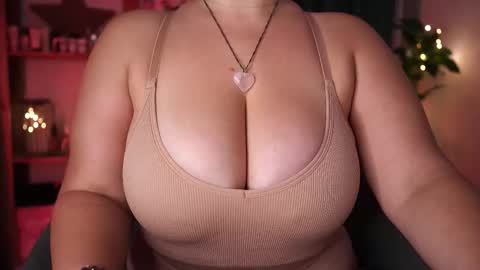 Maria  online broadcast from Tuesday to Suturday from 6 pm to 12 pm Germany time Sunday-Monday offline online show from 09-27-25, 06:57