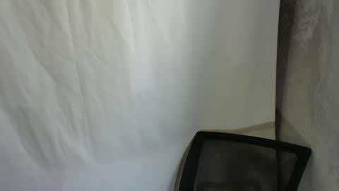 Snapshot of marryme_babe69 chatting on 10-18-25, 01:30 Rose online show from 10-18-25, 01:30