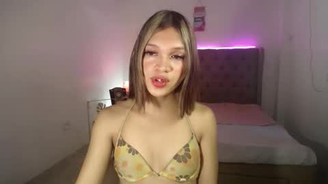 Snapshot of marryme_leixx chatting on 05-15-26, 04:52 LEIXX online show from 05-15-26, 04:52