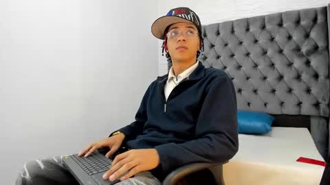 MARSHALL online show from 12-04-25, 01:09