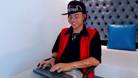 MARSHALL online show from 12-17-25, 01:17