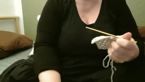 Snapshot of marthabriest chatting on 12-22-24, 01:22 Martha online show from 12-22-24, 01:22