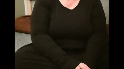 Snapshot of marthabriest chatting on 01-10-25, 08:29 Martha online show from 01-10-25, 08:29