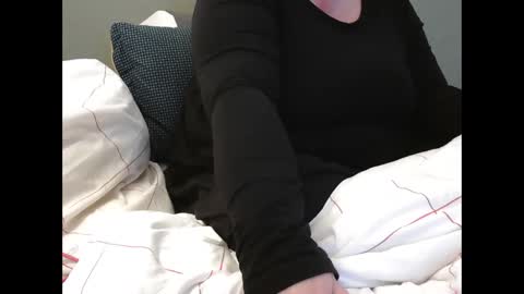 Snapshot of marthabriest chatting on 02-16-25, 02:00 Martha online show from 02-16-25, 02:00