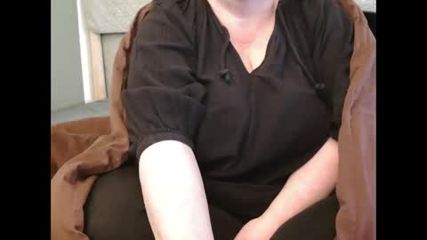 Snapshot of marthabriest chatting on 03-04-25, 10:35 Martha online show from 03-04-25, 10:35