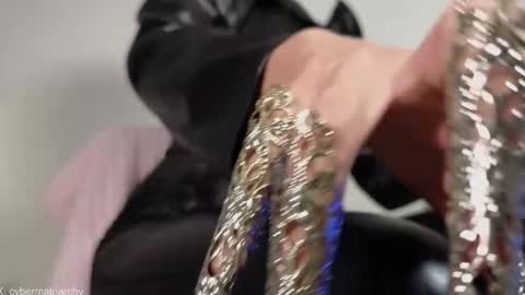 Snapshot of marthahoffman chatting on 11-15-25, 08:00 Ultimate Goddess online show from 11-15-25, 08:00