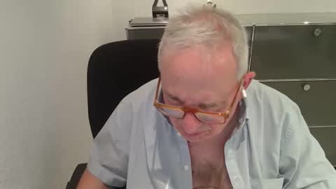 martin_1947 online show from 10-26-25, 08:26