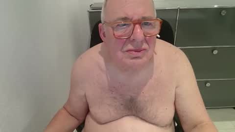 martin_1947 online show from 11-05-25, 08:53